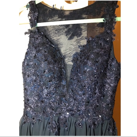 Formal Dress - Picture 5 of 8